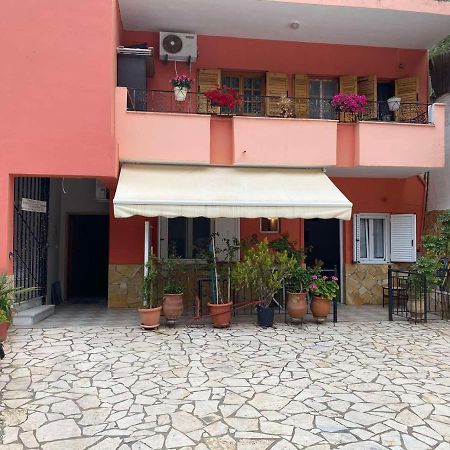 Nakou Freideriki Anthousa Pargas المظهر الخارجي الصورة